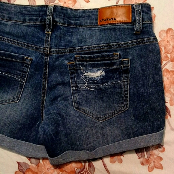Dollhouse Denim Shorts – Size 3 Juniors, Dark Blue - Picture 6 of 8